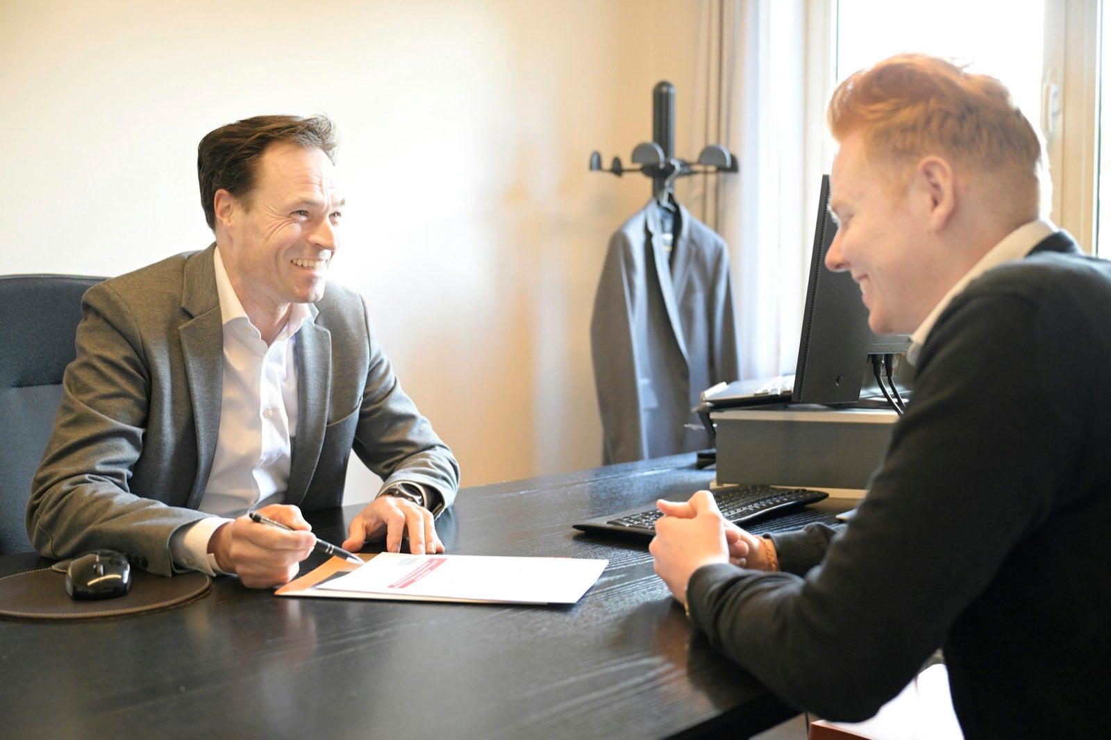 Two professionals in discussion about the workers compensation system